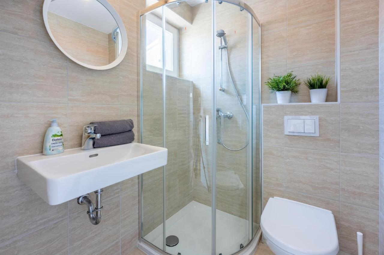 Apartment Vito Njivice Buitenkant foto