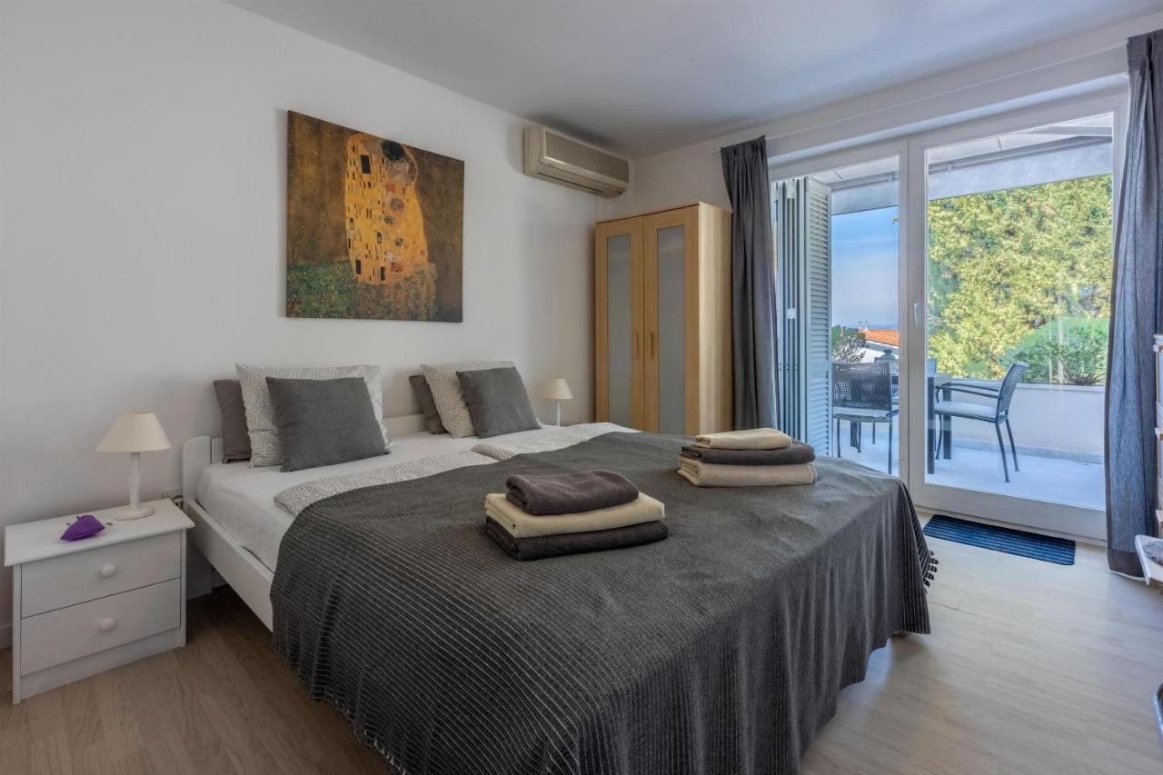 Apartment Vito Njivice Buitenkant foto