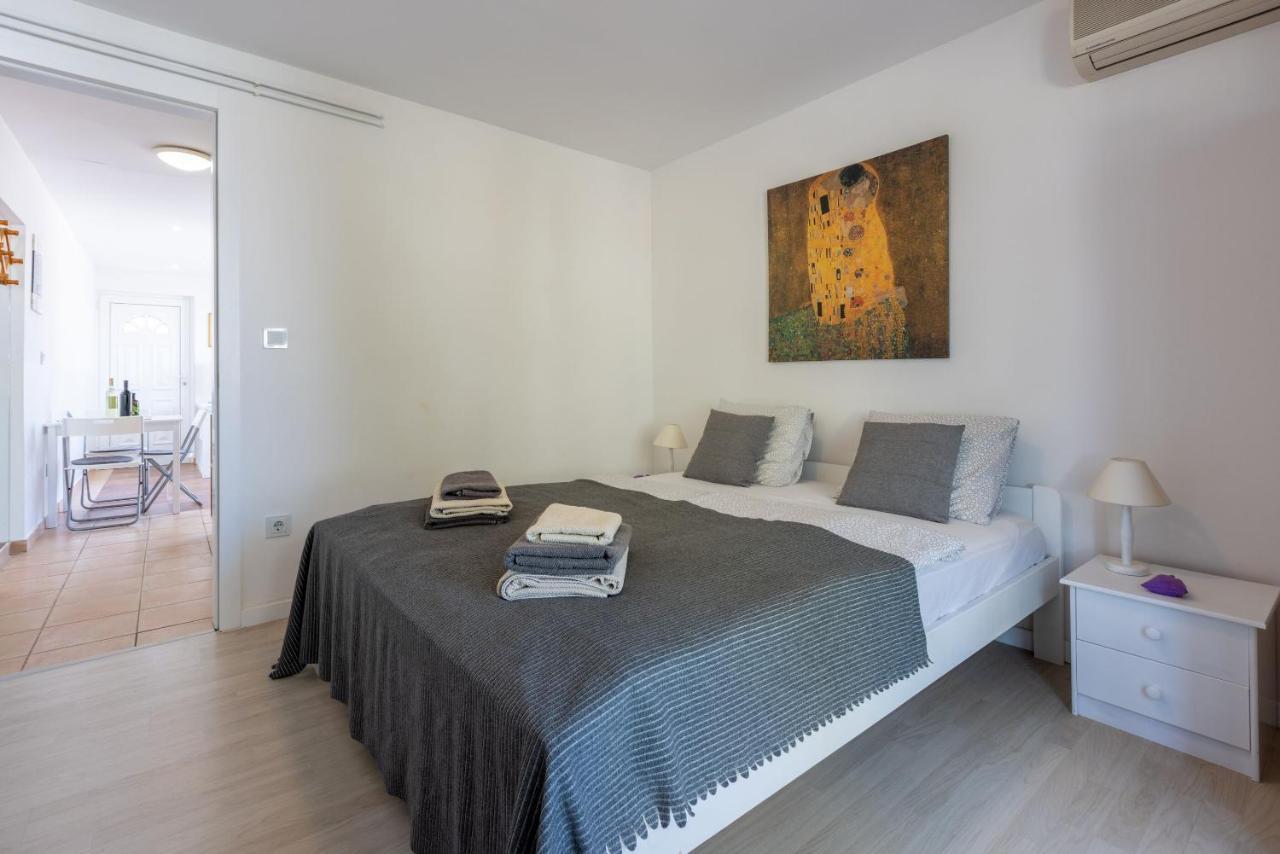 Apartment Vito Njivice Buitenkant foto